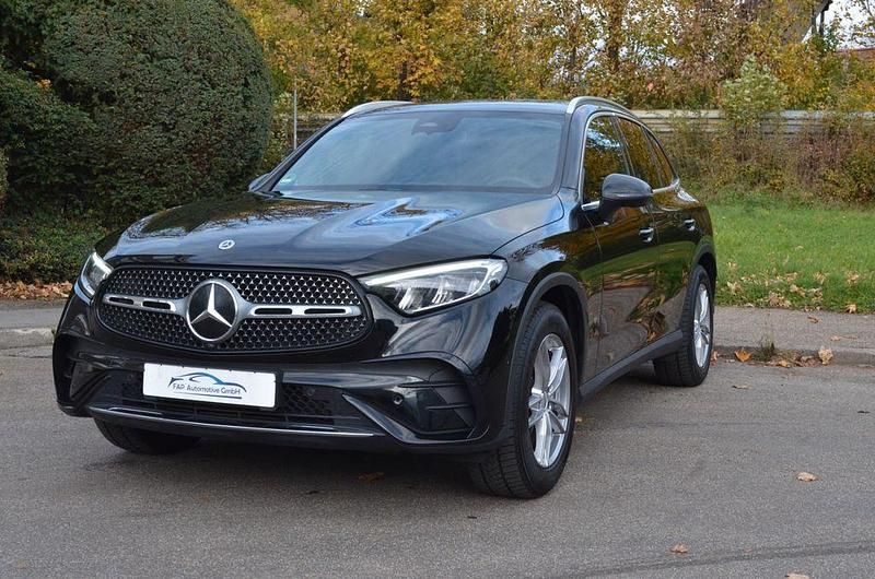 Schwarz Gebraucht 2023 Mercedes GLC220 AMG line SUV | 45.850 € - Bild 1/4
