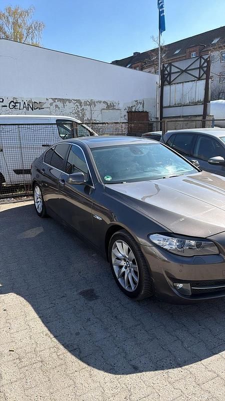 Gebraucht BMW 520 218 PS (160 kW) 2012 Gold Limousine