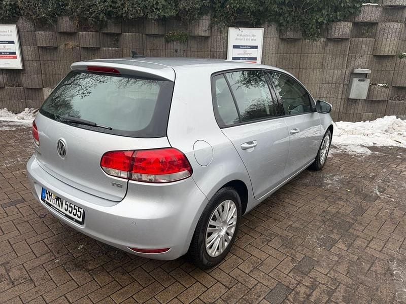 Gebraucht VW Golf VI Comfortline 105 PS (77 kW) 2011 Silber Kleinwagen