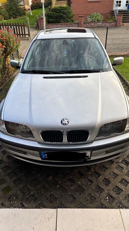 Silber Gebraucht 2001 BMW 316 Sport Line Limousine | 2.500 € (Guter Preis) - Bild 1/4