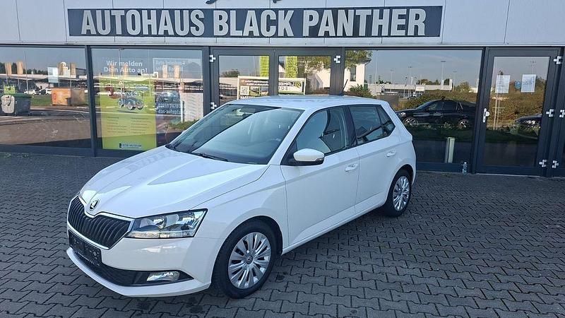 Weiß Gebraucht 2021 Skoda Fabia Cool Plus Limousine | 9.600 € (Guter Preis) - Bild 1/4