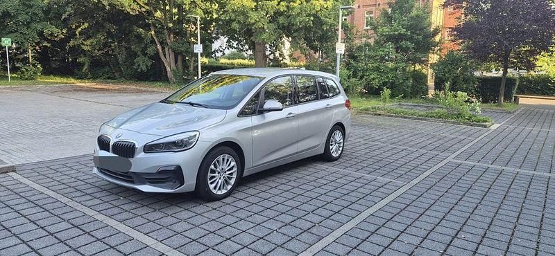 Silber Gebraucht 2021 BMW 218 Gran Tourer Van / Kleinbus | 16.000 € (Superpreis) - Bild 1/4