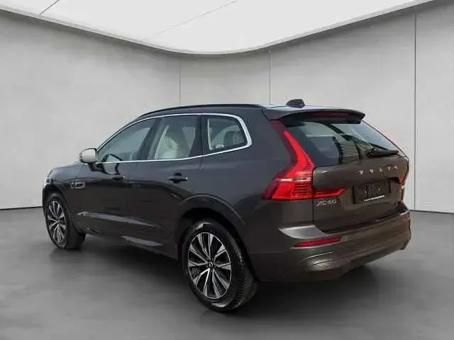 Gebraucht Volvo XC60 Core 250 PS (183 kW) 2024 Platinum grey metallic SUV