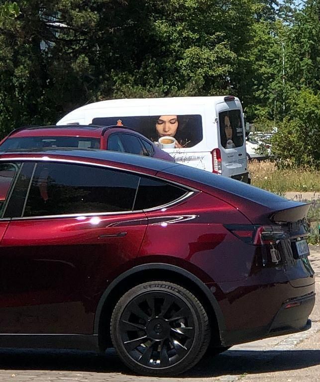 Rot Gebraucht 2024 Tesla Model Y Long Range SUV | 39.500 € (Etwas zu teuer) - Bild 1/1