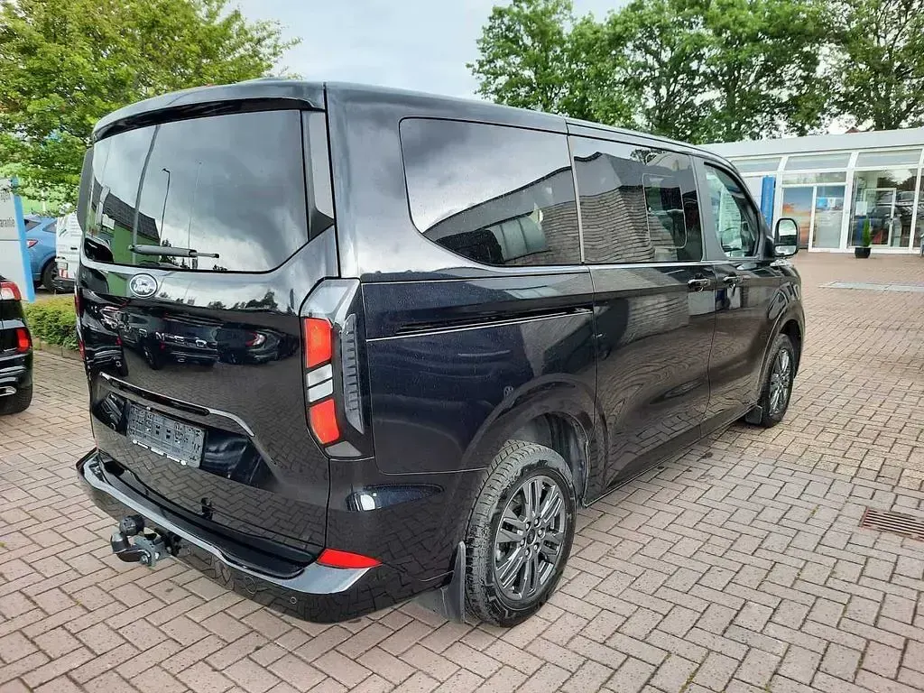 Gebraucht Ford Tourneo Titanium 136 PS (100 kW) 2025 Schwarz Van / Kleinbus