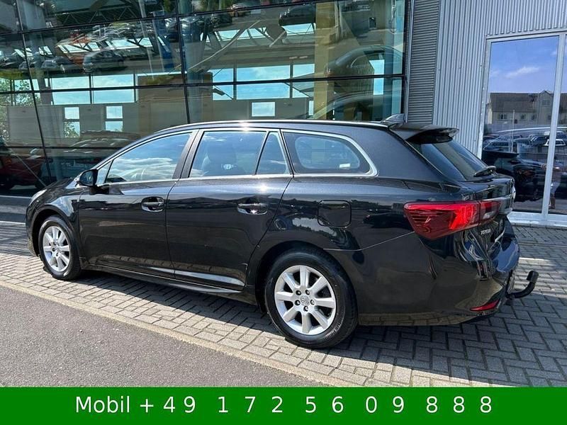 Gebraucht Toyota Avensis Comfort 111 PS (81 kW) 2015 Black mica / ink (metallic) Kombi