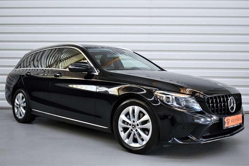 Schwarz Gebraucht 2018 Mercedes C220 Kombi | 18.990 € (Etwas zu teuer) - Bild 1/4