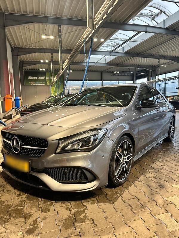 Silber Gebraucht 2017 Mercedes CLA200 AMG line Coupé | 16.200 € (Fairer Preis) - Bild 1/4