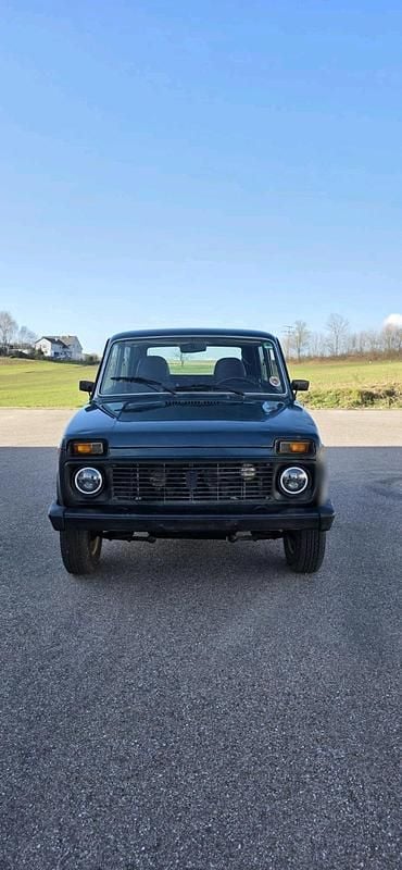 Gebraucht Lada niva 83 PS (61 kW) 2009 SUV