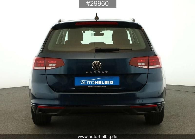 Gebraucht VW Passat Business 150 PS (110 kW) 2023 Blau Kombi