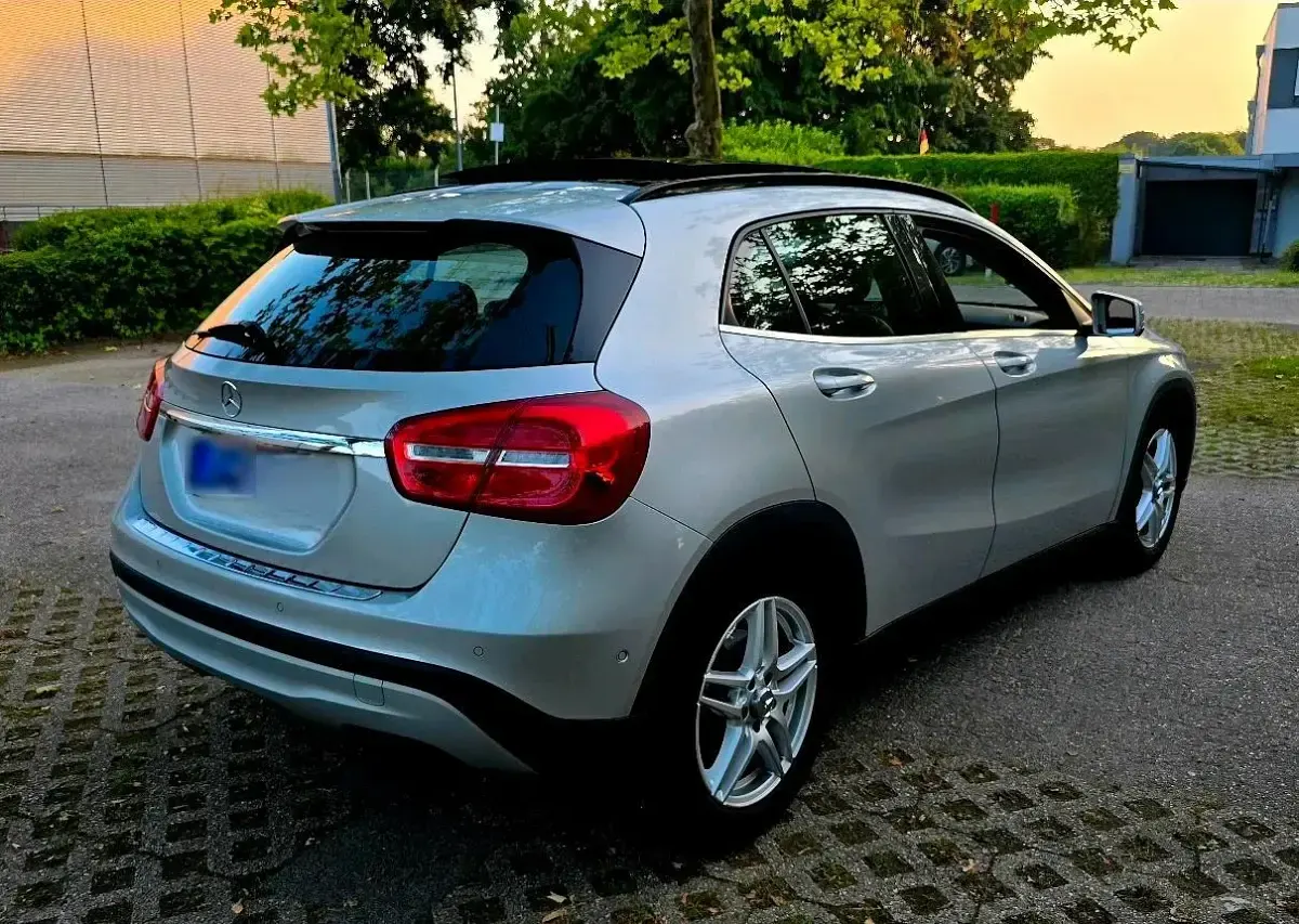 Gebraucht Mercedes GLA200 156 PS (114 kW) 2015 Silber SUV