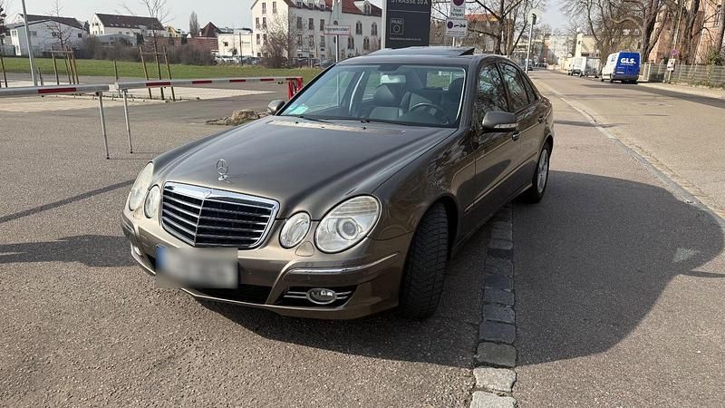 Gebraucht Mercedes 220 170 PS (125 kW) 2007 Braun Limousine