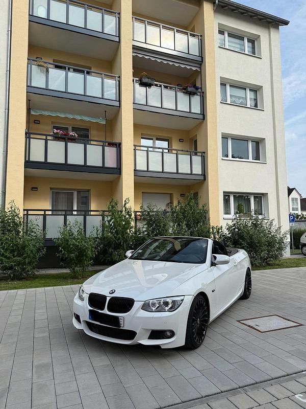Weiß Gebraucht 2011 BMW 325 Cabriolet M Sport Cabrio | 14.999 € - Bild 1/4