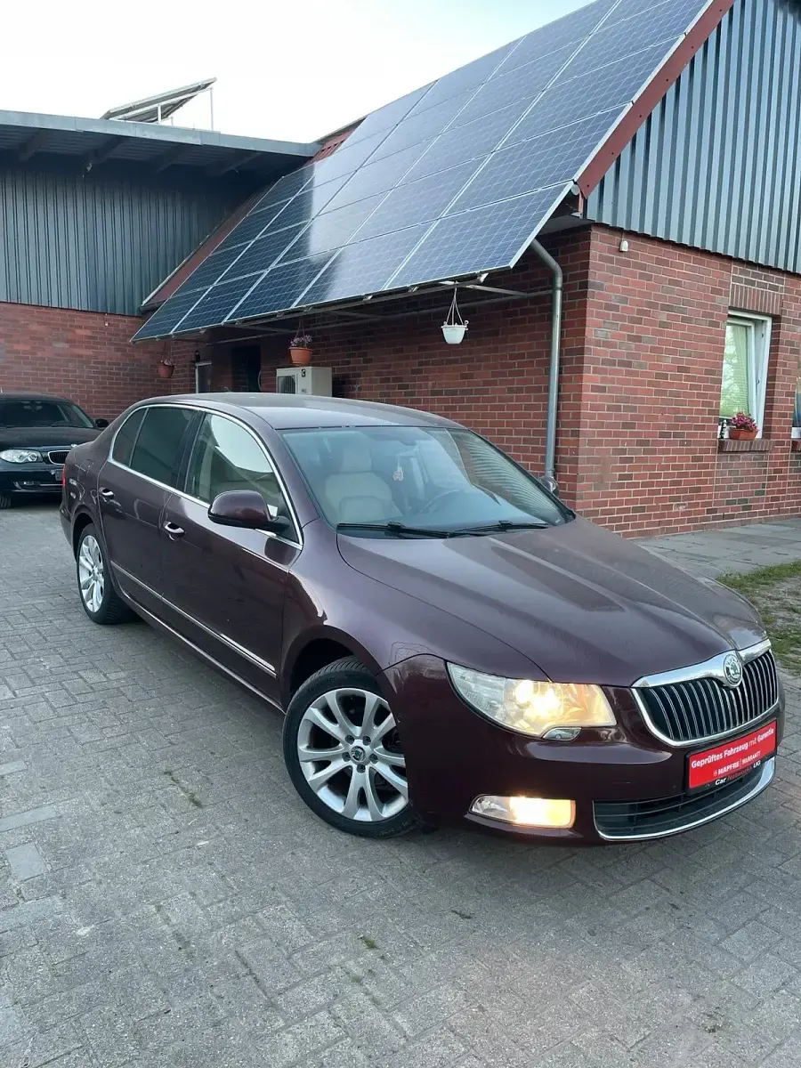 Gebraucht Skoda Superb 105 PS (77 kW) 2010 Rot Limousine
