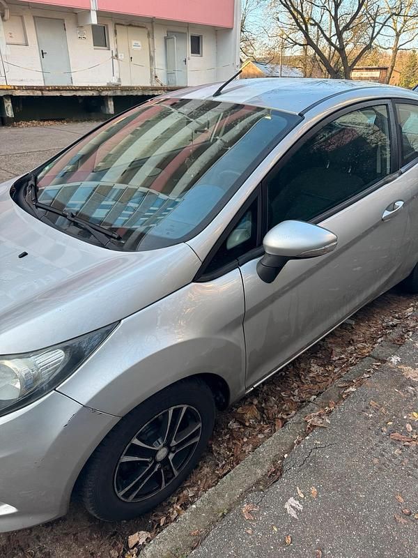 Gebraucht Ford Fiesta 90 PS (66 kW) 2009 Silber Kleinwagen