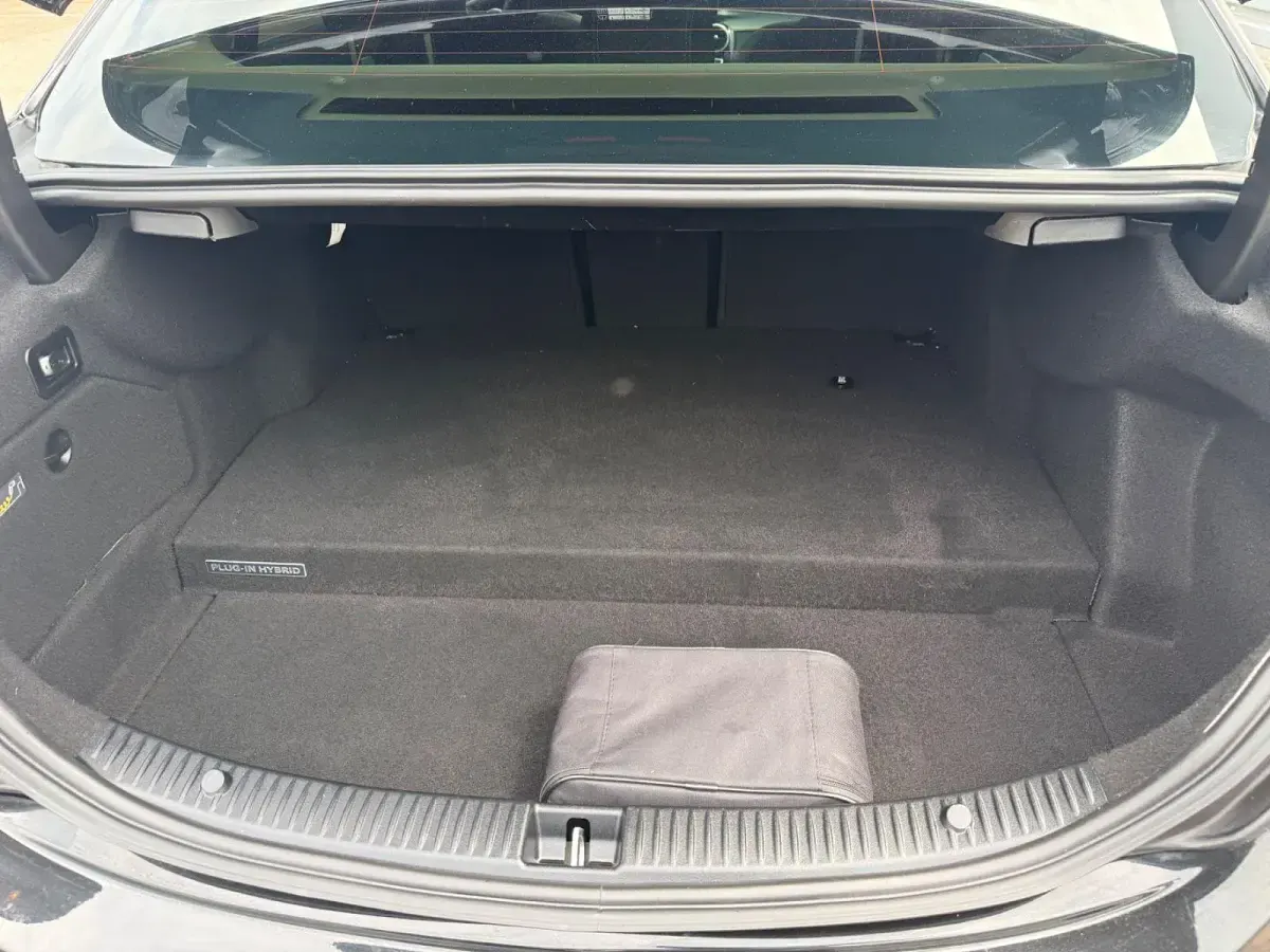 Gebraucht Mercedes C350e Avantgarde 211 PS (155 kW) 2017 Schwarz Limousine