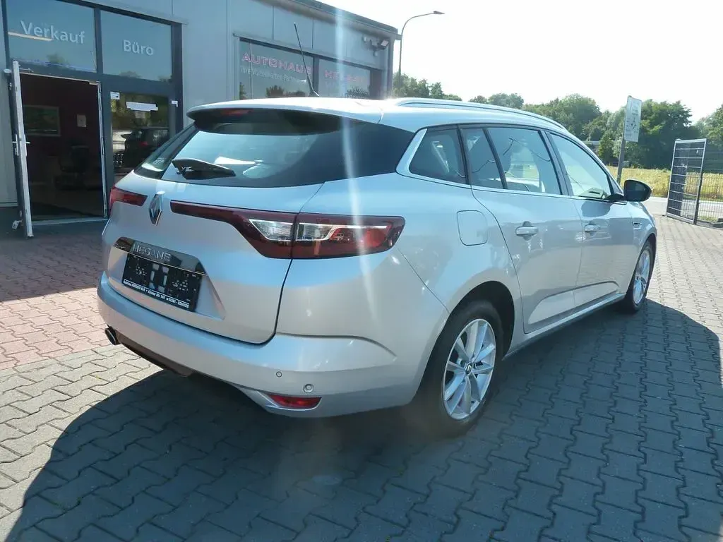 Gebraucht Renault Mégane IV Intens 132 PS (97 kW) 2017 Silber Limousine