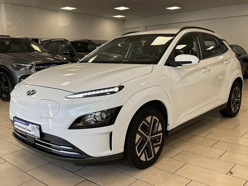 Weiß Gebraucht 2022 Hyundai Kona Select SUV | 16.400 € (Guter Preis) - Bild 1/4