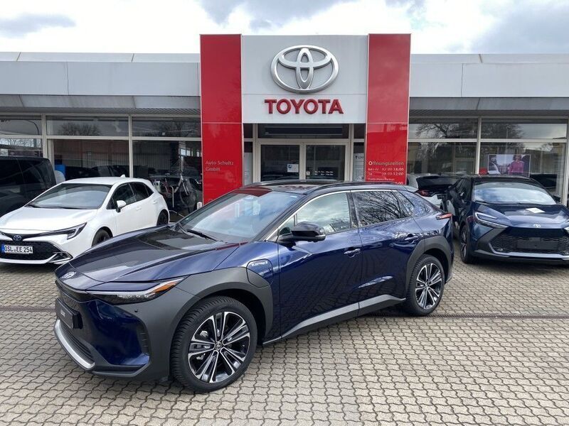 Regentblau metallic/ dach onyx Gebraucht 2023 Toyota bZ4X Comfort SUV | 30.990 € (Superpreis) - Bild 1/4