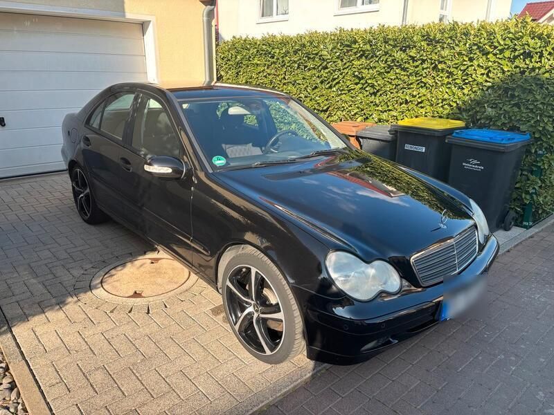 Schwarz Gebraucht 2004 Mercedes C180 Limousine | 4.299 € (Etwas zu teuer) - Bild 1/4
