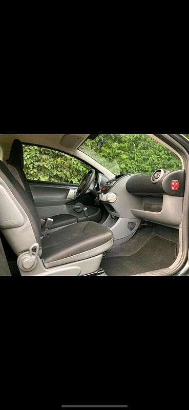 Gebraucht Toyota Aygo 68 PS (50 kW) 2009 Grau Kleinwagen