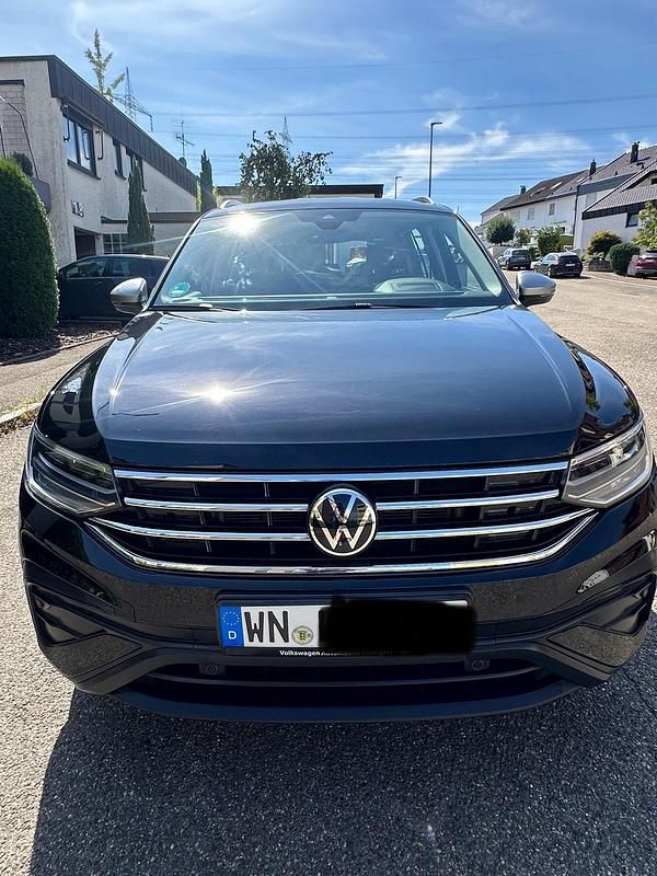 Schwarz Gebraucht 2023 VW Tiguan Allspace SUV | 30.000 € (Superpreis) - Bild 1/4