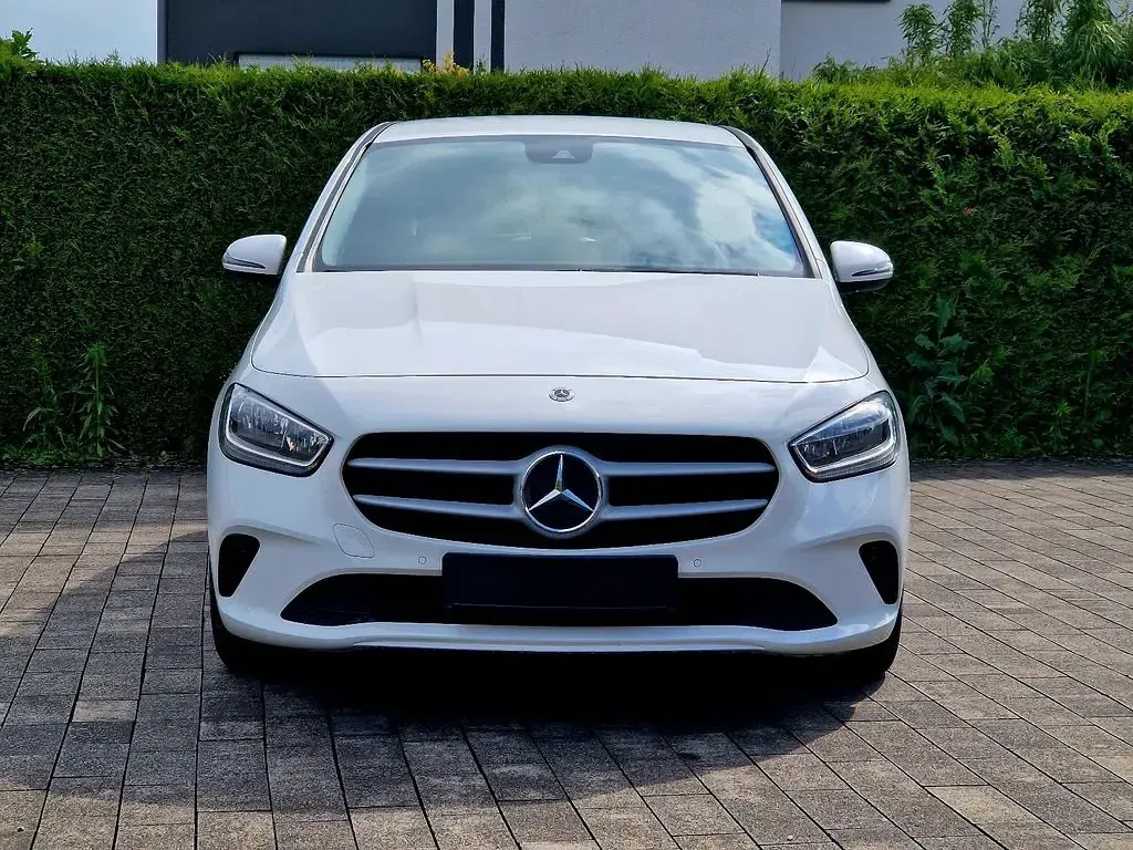 Gebraucht Mercedes B180 136 PS (100 kW) 2020 Polarweiss Kleinwagen