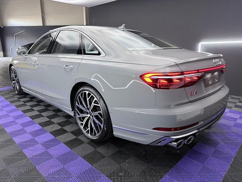 Neu Audi S8 571 PS (419 kW) 2025 Grau Limousine