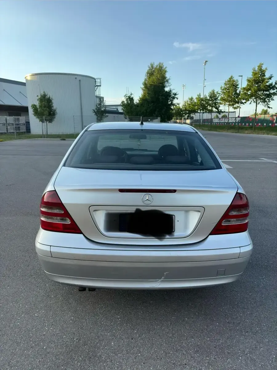 Gebraucht Mercedes C200 Classic 122 PS (89 kW) 2003 Grau Limousine