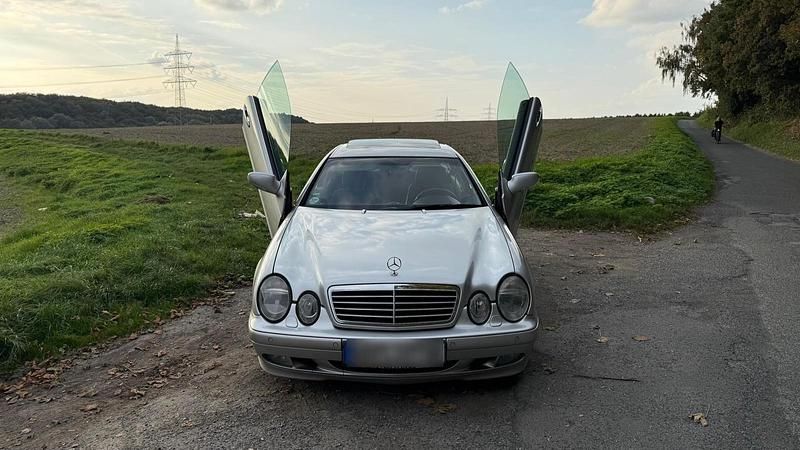 Silber Gebraucht 2001 Mercedes CLK200 Coupé | 3.650 € (Teuer) - Bild 1/4