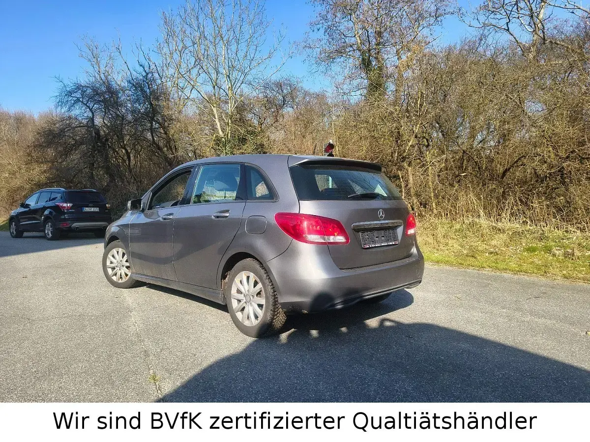 Gebraucht Mercedes B180 109 PS (80 kW) 2015 Grau Kleinwagen