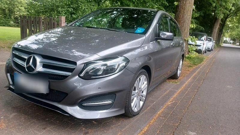 Gebraucht Mercedes B200 136 PS (100 kW) 2015 Grau Van / Kleinbus