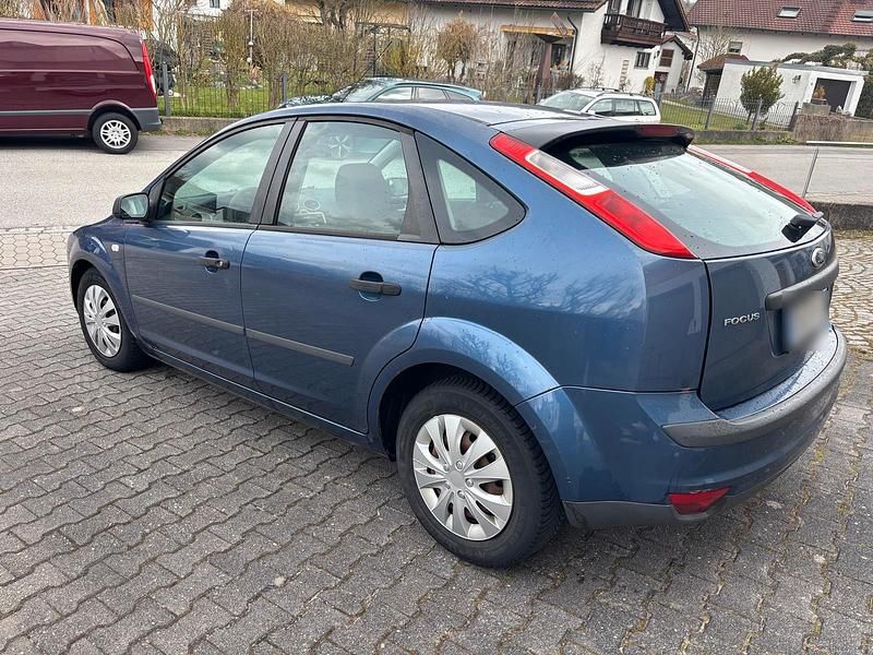 Gebraucht Ford Focus 100 PS (73 kW) 2006 Blau Limousine