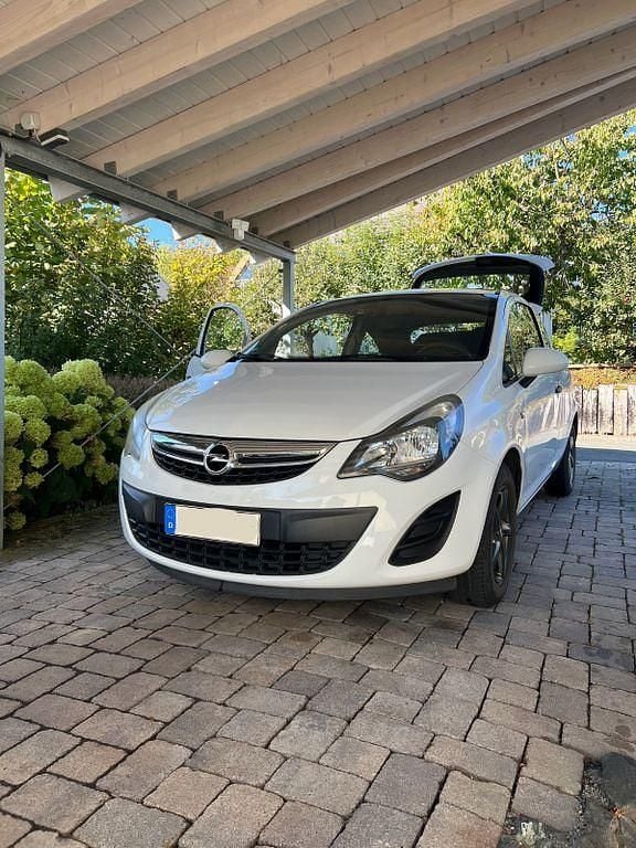 Weiß Gebraucht 2014 Opel Corsa Selection Limousine | 3.749 € (Guter Preis) - Bild 1/4