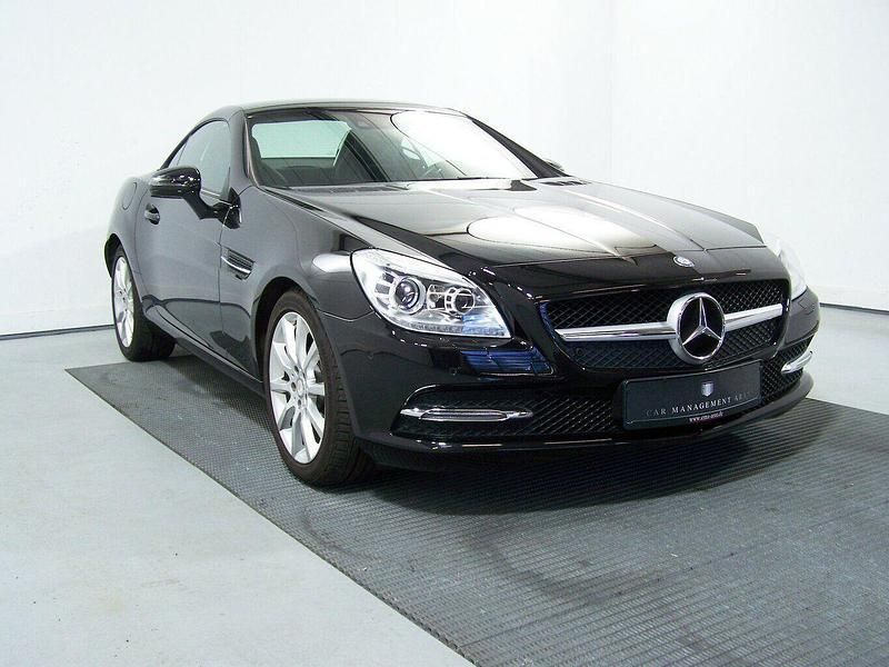 Gebraucht Mercedes SLK250 204 PS (150 kW) 2015 Obsidianschwarz  metalliclack (metallic) Cabrio