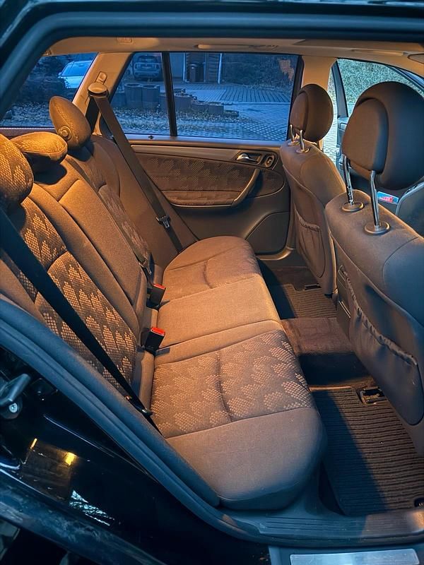 Gebraucht Mercedes C180 143 PS (105 kW) 2004 Schwarz Kombi