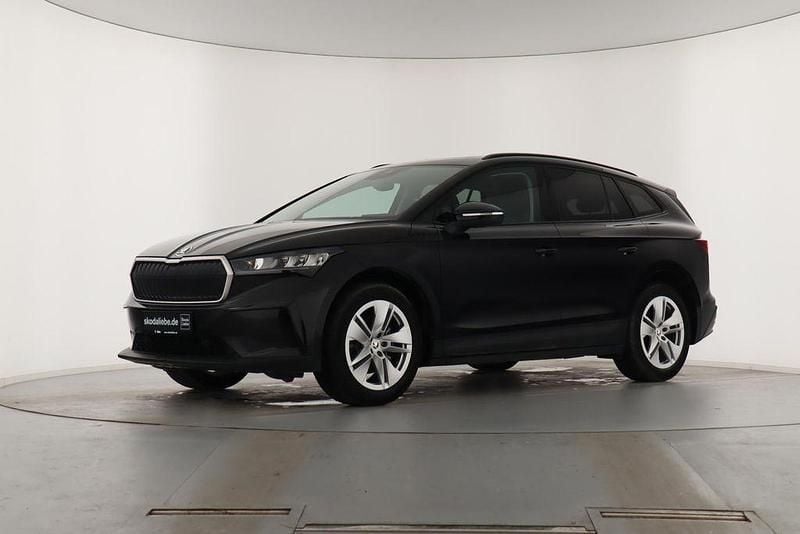 Schwarzmagic perleffekt Gebraucht 2023 Skoda Enyaq iV Loft SUV | 24.889 € (Fairer Preis) - Bild 1/4