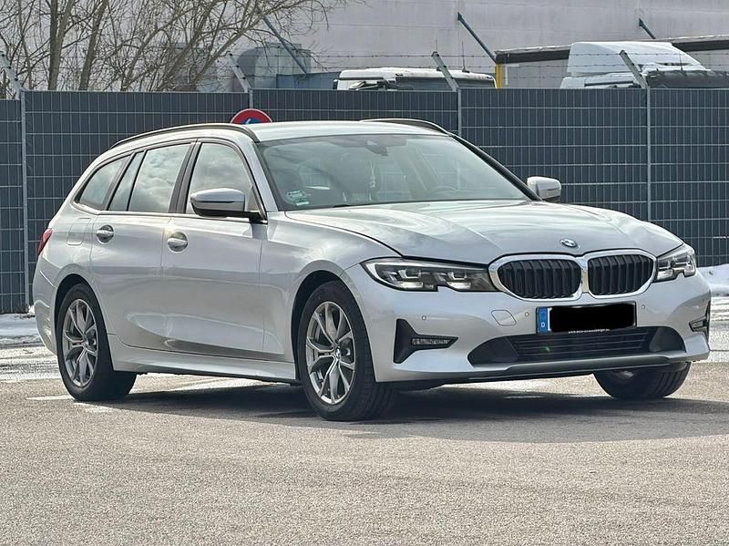 Używany BMW 320 Luxury Line 190 KM (139 kW) 2021 Srebrny Kombi