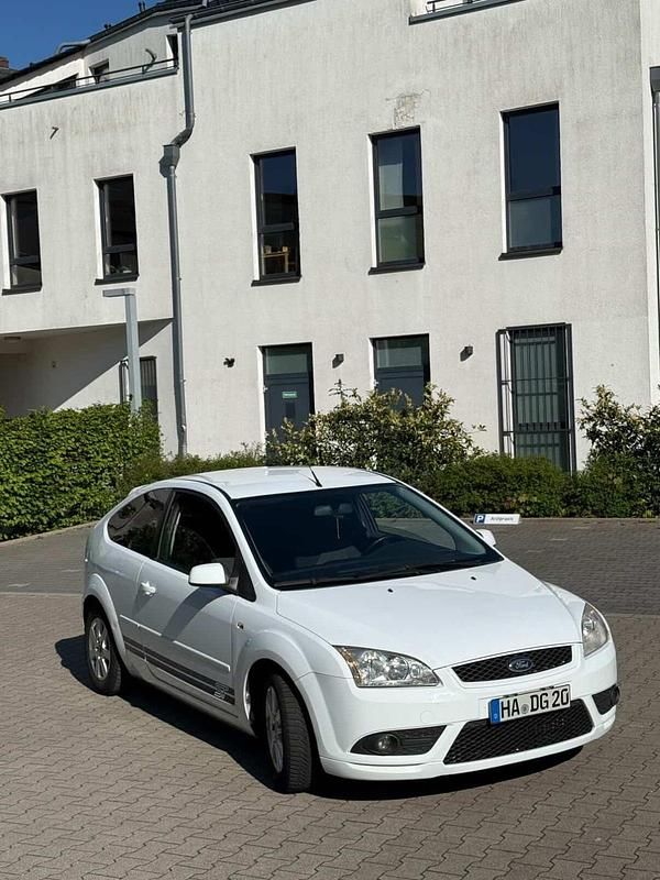 Second-hand Ford Focus 109 CP (80 kW) 2007 Alb Hatchback