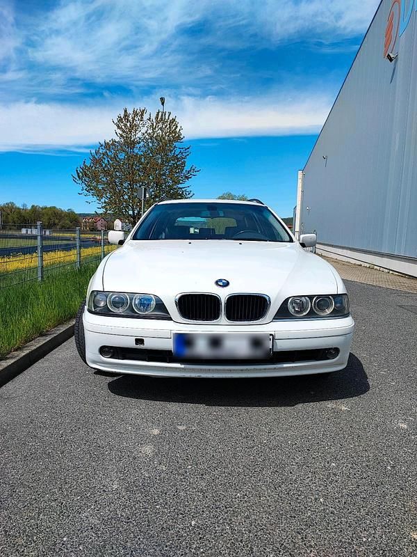 Second-hand BMW 520 Basis 136 CP (100 kW) 2000 Alb Break