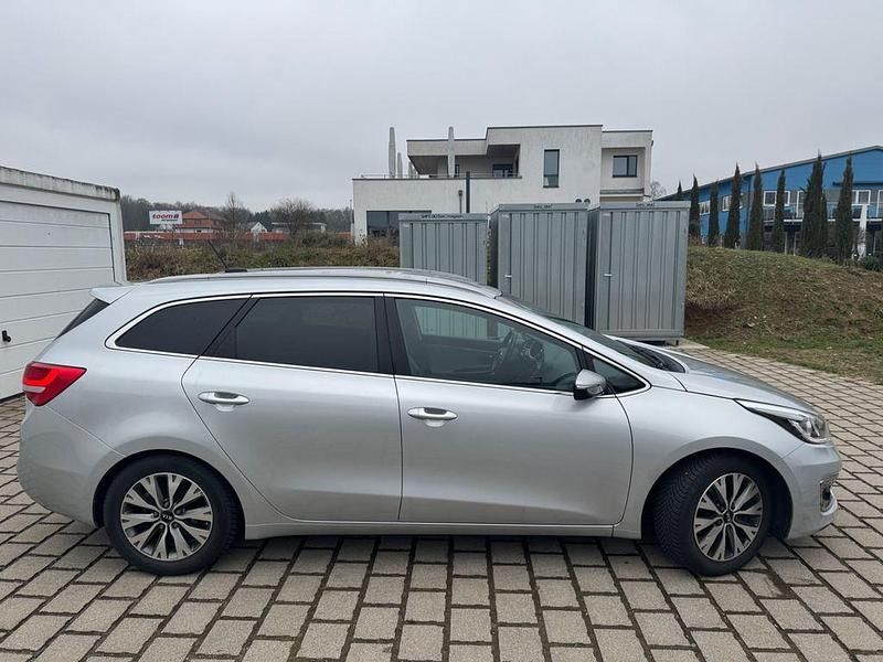 Gebraucht Kia Ceed 135 PS (99 kW) 2016 Silber Kleinwagen