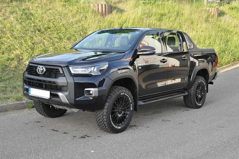 Schwarz Neu 2025 Toyota HiLux Abholung | 63.480 € - Bild 1/4