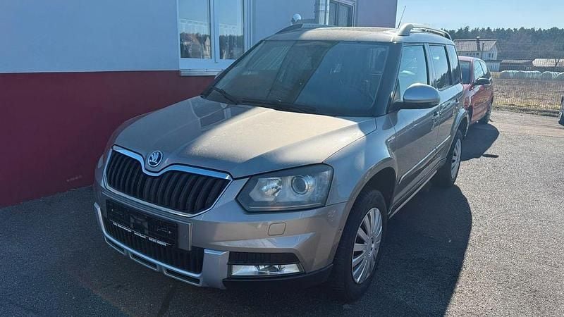 Gebraucht Skoda Yeti LAURIN & KLEMENT 122 PS (89 kW) 2015 Beige SUV