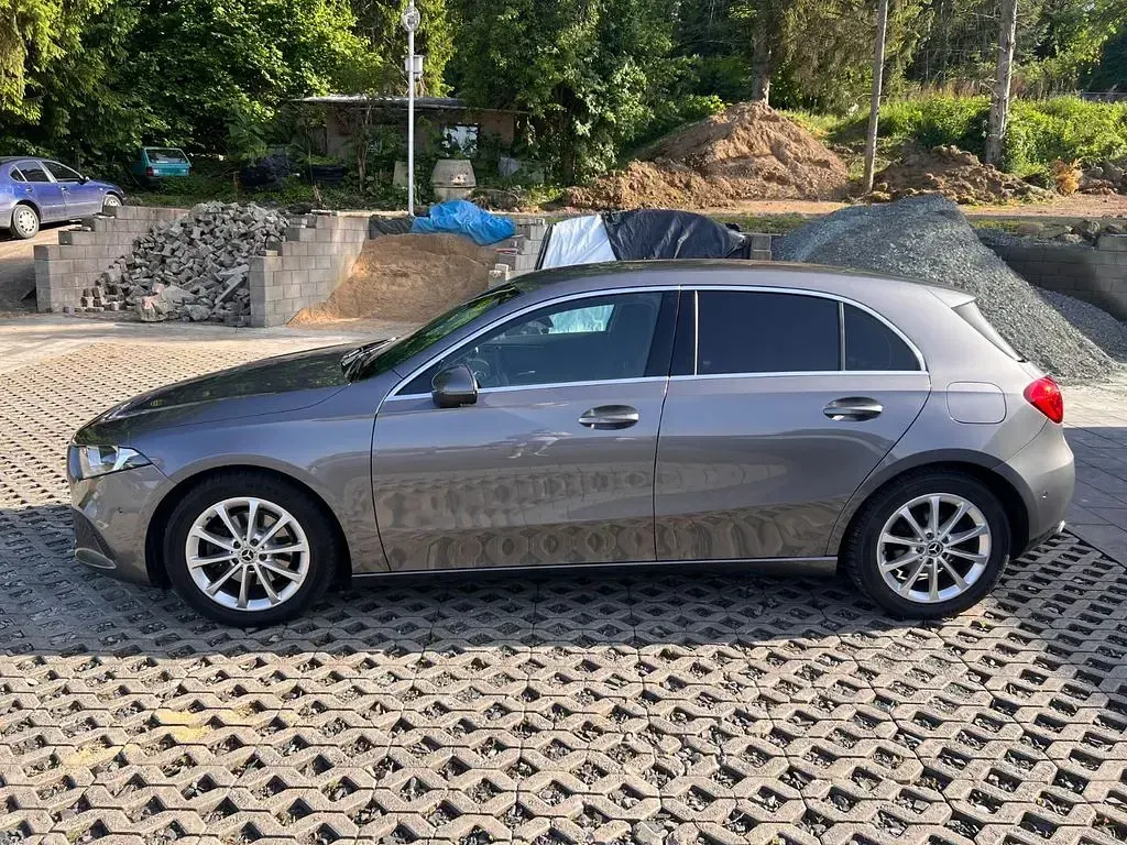 Gebraucht Mercedes A200 150 PS (110 kW) 2021 Grau Limousine