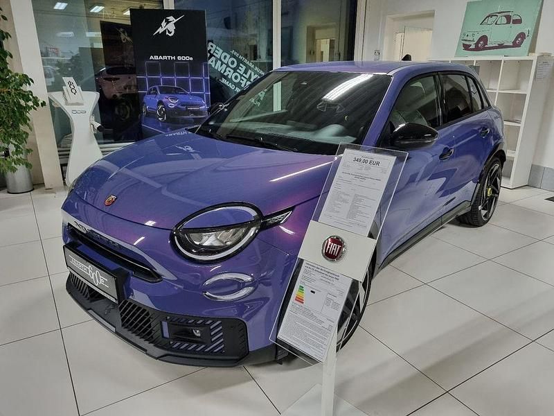 Hypnotic purple Neu 2025 Abarth 600e Scorpionissima SUV | 46.990 € - Bild 1/4