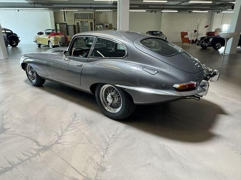 Second-hand Jaguar E-Type 265 CP (194 kW) 1965 Other Coupe