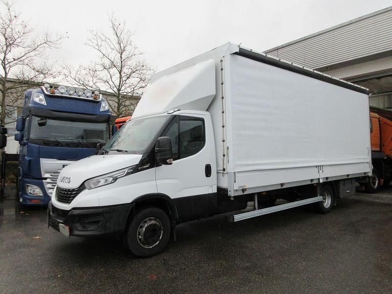 Weiss Gebraucht 2020 Iveco Daily Van | 28.441 € - Bild 1/4