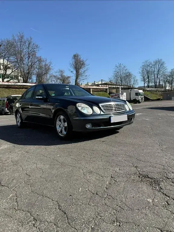 Używany Mercedes E320 224 KM (164 kW) 2004 Niebieski Sedan/Limuzyna