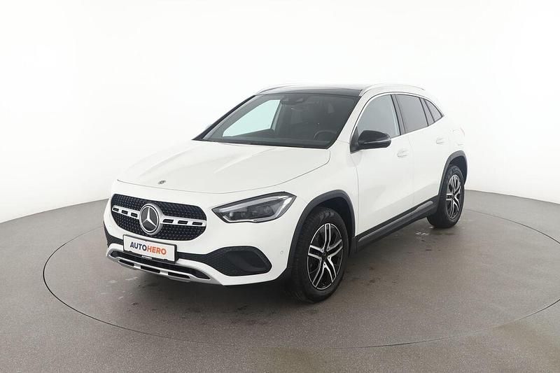 Weiß Gebraucht 2023 Mercedes GLA180 Progressive SUV | 34.090 € (Fairer Preis) - Bild 1/3