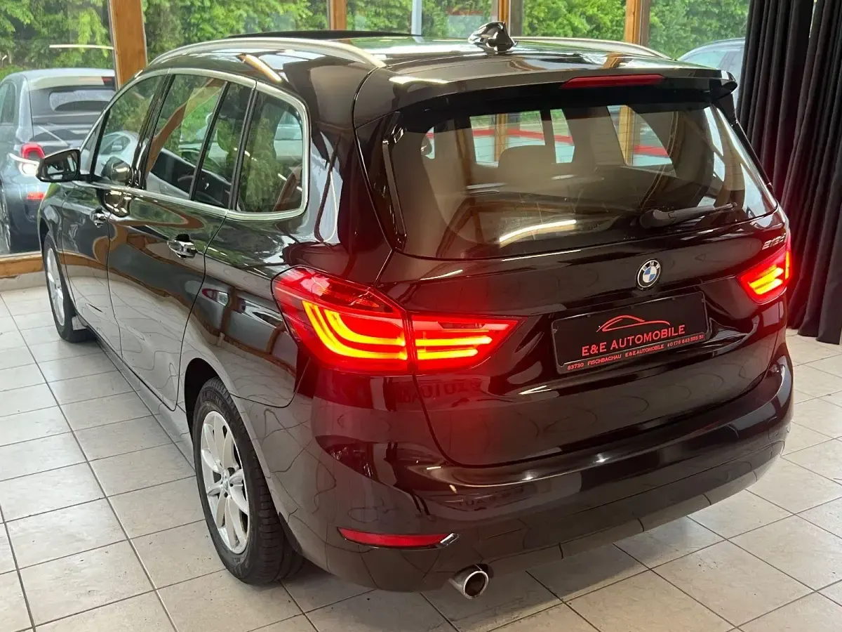 Gebraucht BMW 218 Gran Tourer Advantage 150 PS (110 kW) 2015 Schwarz Van / Kleinbus